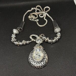 Elegant Silver Necklace with Crystal Pendant